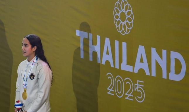 Masniari Wolf Kukuhkan Julukan Ratu Gaya Punggung dengan Hattrick Emas SEA Games 2025