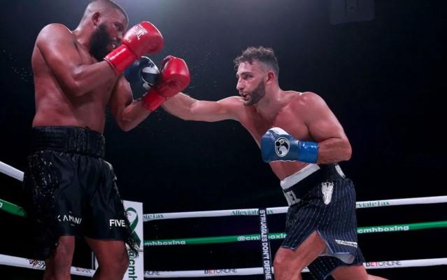 Noel Mikaelian Tumbangkan Badou Jack dan Rebut Gelar Juara Dunia Kelas Penjelajah WBC