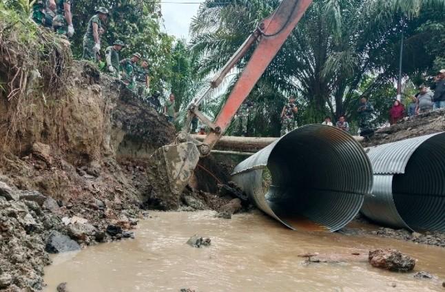 TNI Bangun Jembatan Aramco di Langkat Pascabencana, Akses Kecamatan Kembali Terhubung
