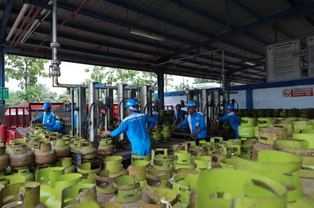 Pertamina Salurkan 360 Ton Elpiji ke Aceh Pascabencana, Distribusi Gunakan Jalur Laut dan Udara