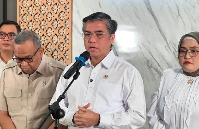 Menaker Yassierli Pastikan Upah Minimum Tidak Turun Meski Pertumbuhan Ekonomi Daerah Negatif