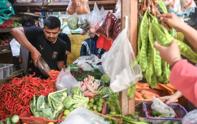 Jelang Nataru, Pemkot Jakut Perketat Pengawasan Pangan di Pasar dan Swalayan untuk Jaga Keamanan Konsumen