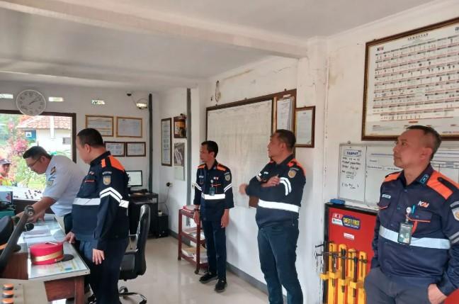 Antisipasi Cuaca Ekstrem, KAI Daop 2 Bandung Siagakan 770 Personel dan Awasi 53 Titik Rawan Jalur Rel