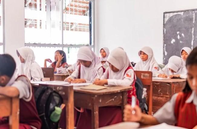 Ubah Koper Bekas Jadi Panel Peredam, Samsonite Indonesia Bantu SD di Cirebon Lawan Polusi Suara