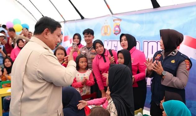 Presiden Prabowo Tinjau Langsung Korban Banjir Bandang di Agam: “Anda Tidak Sendiri, Kami Akan Bekerja untuk Semua”