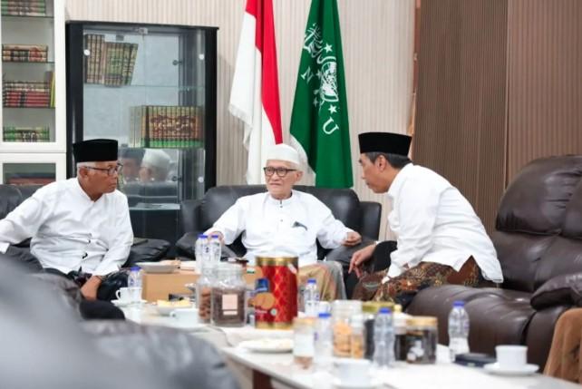 Konsolidasi Kepemimpinan NU, Pj. Ketum PBNU KH. Zulfa Mustofan Kunjungi Sejumlah Pesantren di Jawa Timur