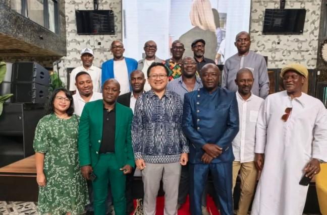 KBRI Yaounde Gelar Reuni Mantan Pesepak Bola Kamerun Eks Liga Indonesia untuk Perkuat Diplomasi Olahraga