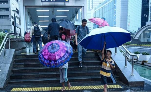 BMKG Prakirakan Hujan Guyur Sebagian Besar Jakarta pada Jumat Siang hingga Sore