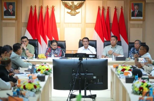 Mentan Tegaskan Harga Pangan Tak Boleh Naik saat Stok Melimpah, Penindakan Siap Diterapkan Jelang Nataru