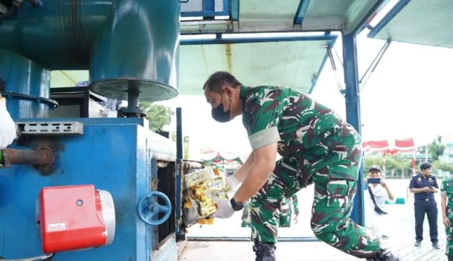 Pangdam XII/Tanjungpura Pimpin Pemusnahan Narkotika dan 1.173 Senjata Api Rakitan di Wilayah Perbatasan