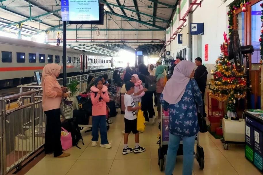 KAI Daop 7 Madiun Operasikan 108 Perjalanan Kereta Selama Libur Nataru, Tiket Hampir Ludes Terjual