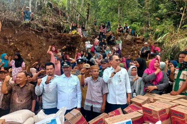 Bupati Tapanuli Selatan Apresiasi Bantuan Kementerian Pertanian yang Perkuat Ketahanan Pangan Warga Terdampak Bencana