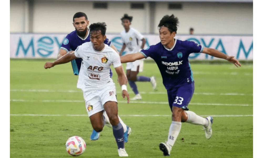 Hokky Caraka Cetak Gol Salto Spektakuler, Persita Bungkam Persik Kediri 3-0 di Indomilk Arena