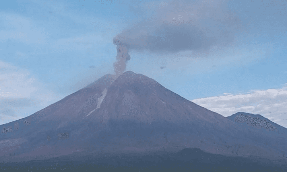 Gunung Semeru Kembali Erupsi, Letusan Capai 1,2 Kilometer dan PVMBG Keluarkan Peringatan Siaga