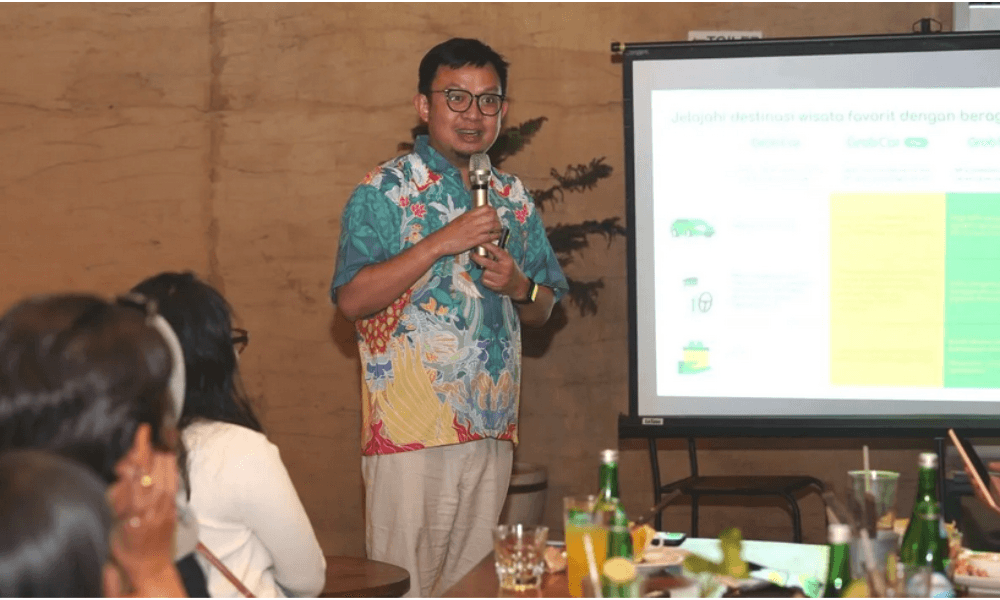 Grab Luncurkan Armada GrabExecutive dengan Mobil Listrik Denza D9 untuk Wisatawan Premium