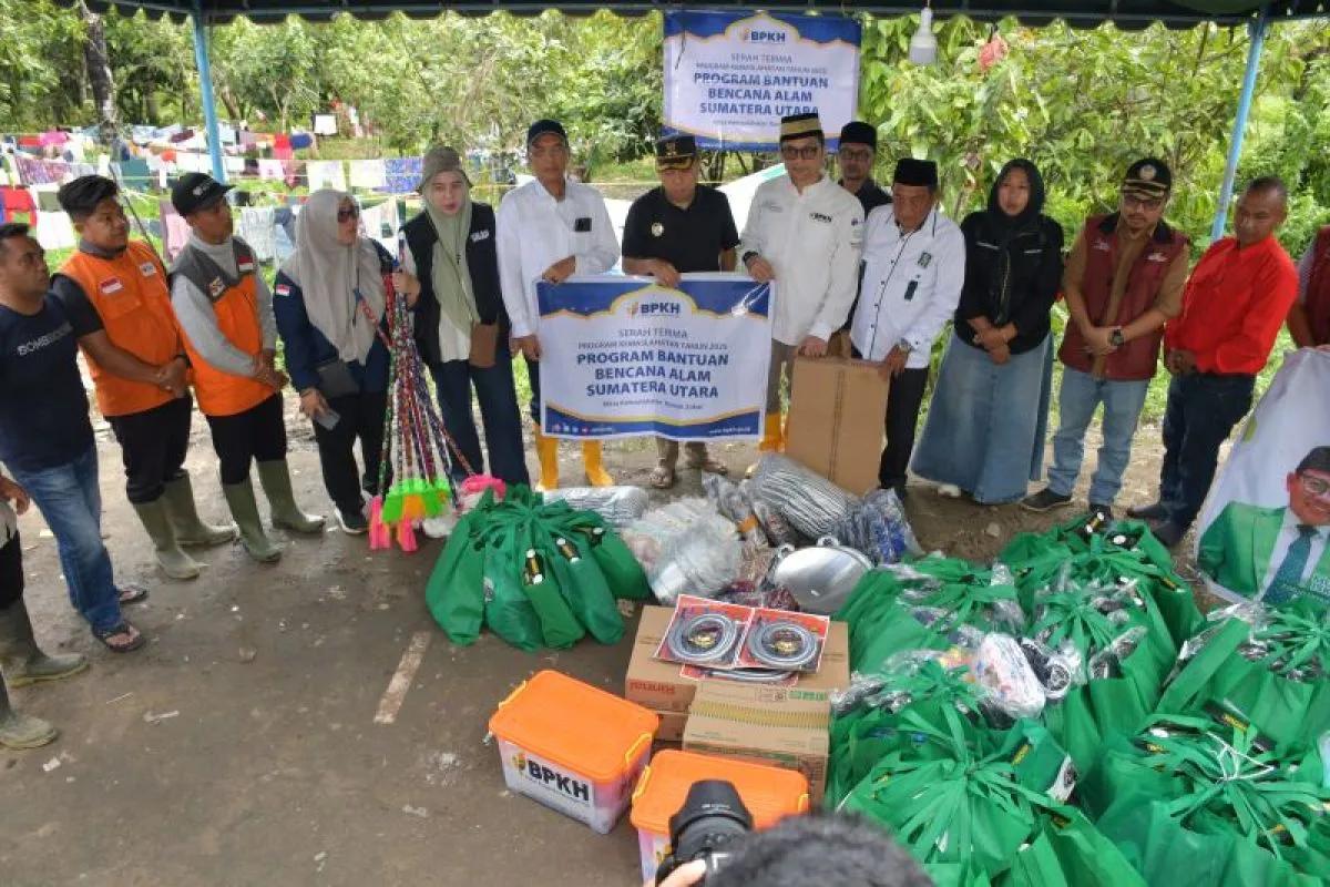 Marwan Dasopang Salurkan Bantuan Kemanusiaan di Tapanuli Selatan, Tegaskan Pentingnya Kolaborasi dalam Penanganan Bencana