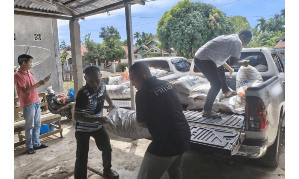 Pemkab Pasaman Barat Salurkan Bantuan untuk Warga Terdampak Banjir di Koto Balingka