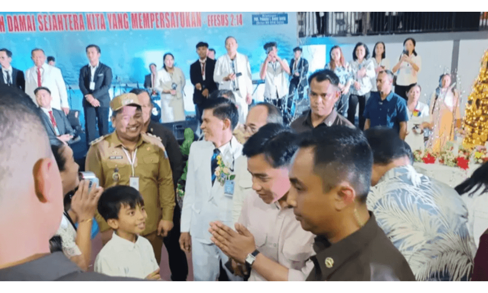 Wapres Gibran Bagikan Kado Natal untuk Anak-Anak dalam Ibadah dan Konser Natal Terpadu GPdI Bitung