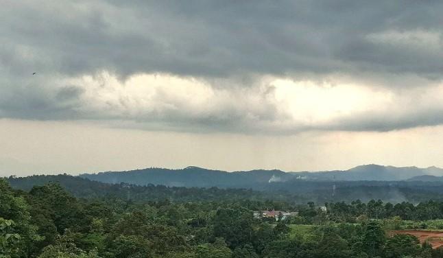 BMKG Lampung Klarifikasi Kemunculan Awan Lenticularis Bukan Penanda Hujan Badai