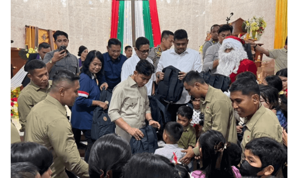 Wapres Gibran Tinjau Gereja BNKP di Gunungsitoli, Bagikan Hadiah Natal dan Sampaikan Pesan Damai dari Presiden Prabowo