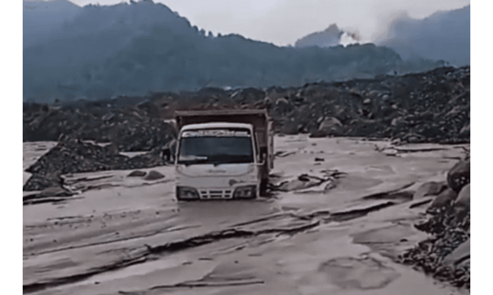 Gunung Semeru Alami Banjir Lahar Hujan Lebih dari Tiga Jam, Warga Diimbau Menjauh dari Daerah Aliran Sungai