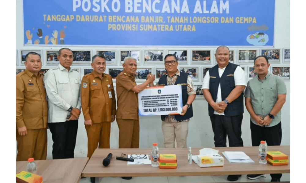 Wagub Kepri Serahkan Bantuan Rp1,153 Miliar untuk Korban Bencana di Sumatera Utara