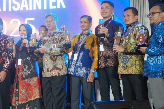 Universitas Lambung Mangkurat Raih Dua Penghargaan Prestisius pada Anugerah Diktisaintek 2025