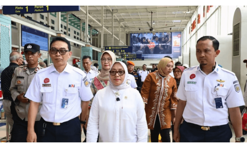 Jelang Natal, MenPPPA Tinjau Fasilitas Ramah Perempuan dan Anak di Stasiun dan Terminal Jakarta