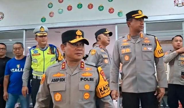 Kapolda Metro Jaya Tinjau Pengamanan Ibadah Natal di Gereja Kristus Salvator Jakarta Barat