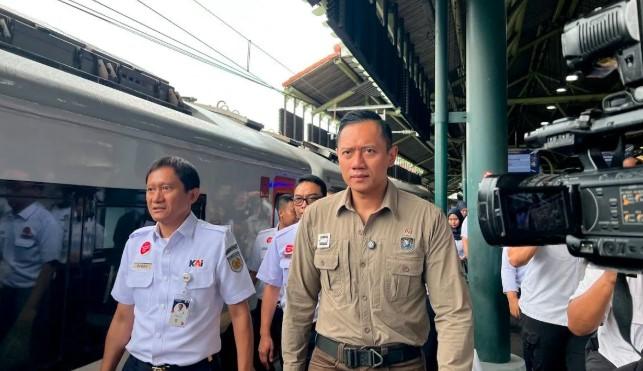 Menko AHY dan KAI Pastikan Layanan Kereta Api Siap Hadapi Angkutan Natal dan Tahun Baru 2025/2026