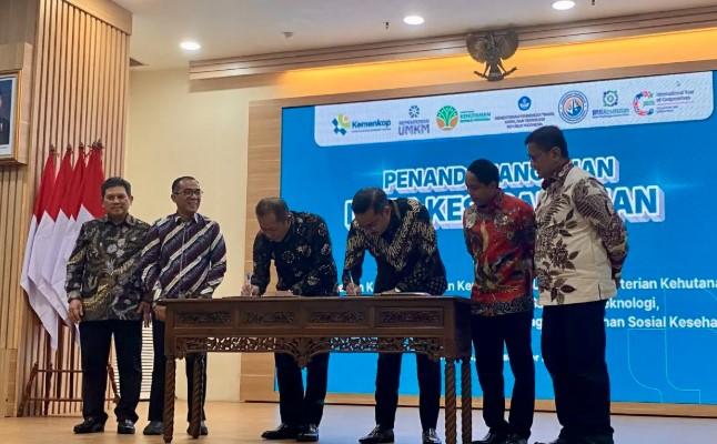 Menkop Teken MoU dengan Empat Menteri untuk Perkuat Peran Kopdes Merah Putih