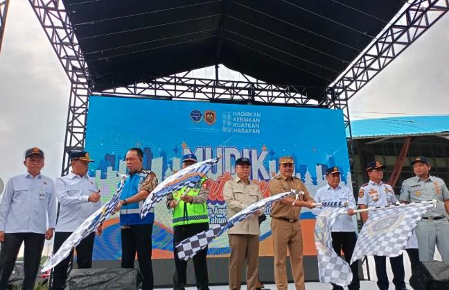 Menhub Lepas Ribuan Penumpang Mudik Gratis Natal 2025 dan Tahun Baru 2026 dari Pulo Gebang