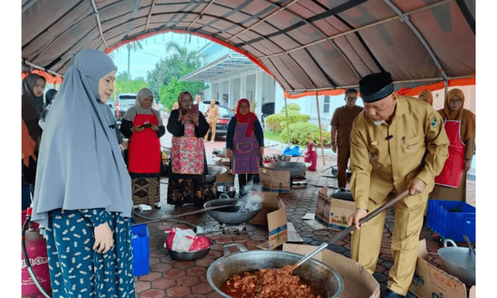 Sumbar Kirim 1,5 Ton Rendang untuk Korban Banjir Bandang di Aceh dan Sumut, Aksi Kemanusiaan Dipimpin Perempuan