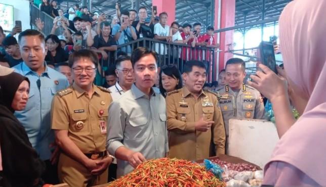 Wapres Gibran Tinjau Pasar Bersehati Manado Jelang Natal 2025 dan Tahun Baru 2026