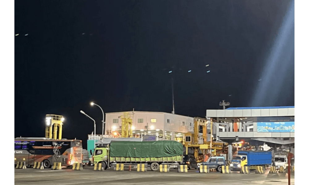 Arus Mudik Natal 2025 di Pelabuhan Bakauheni Melonjak, Ribuan Kendaraan Menyeberang ke Merak