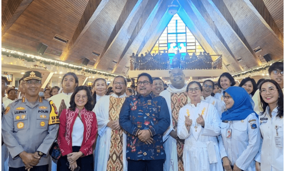 Rano Karno Ajak Jemaat Gereja Berdoa untuk Korban Banjir di Sumatera saat Kunjungan Natal di Jakarta