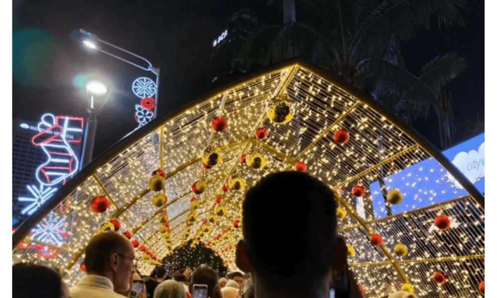Jakarta Light Festival Hadirkan Instalasi Cahaya Natal yang Semarak di Bundaran HI
