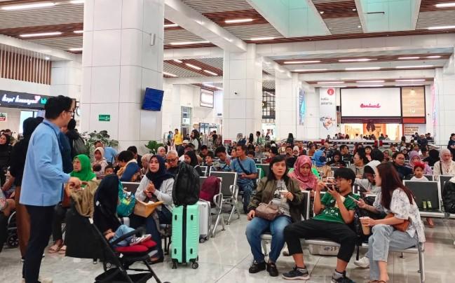 Stasiun Kereta Cepat Halim Mulai Dipadati Penumpang Jelang Libur Natal 2025 dan Tahun Baru 2026