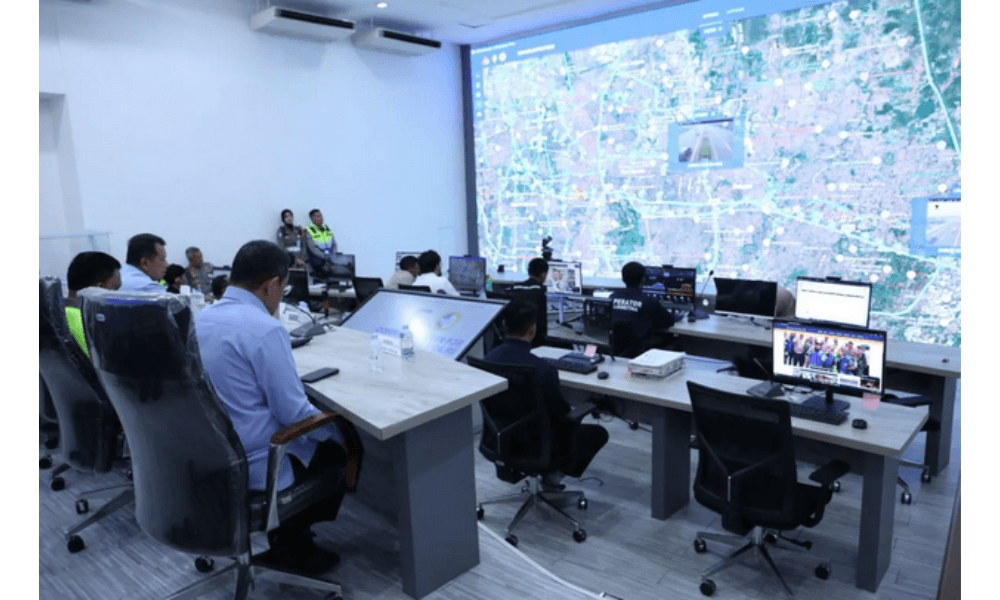 Wamen PANRB Purwadi Arianto Tinjau Command Center Korlantas Polri Pastikan Pelayanan Publik Optimal Selama Libur Nataru 2026