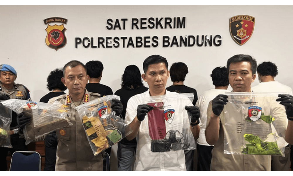 Tujuh Pemuda Ditangkap Usai Letakkan Benda Mirip Bom di Depan Gereja di Bandung demi Konten Video