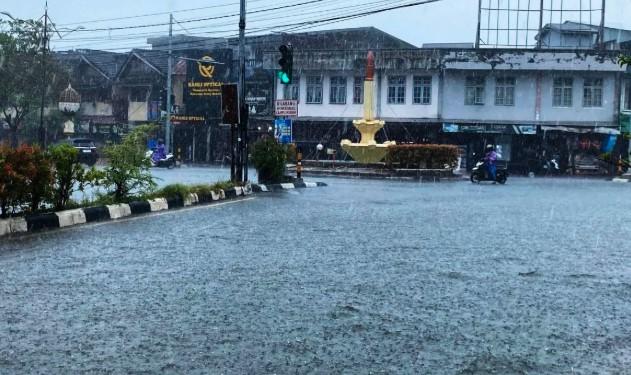BMKG Imbau Warga Pantai Barat Selatan Aceh Waspadai Hujan Disertai Petir dan Angin Kencang
