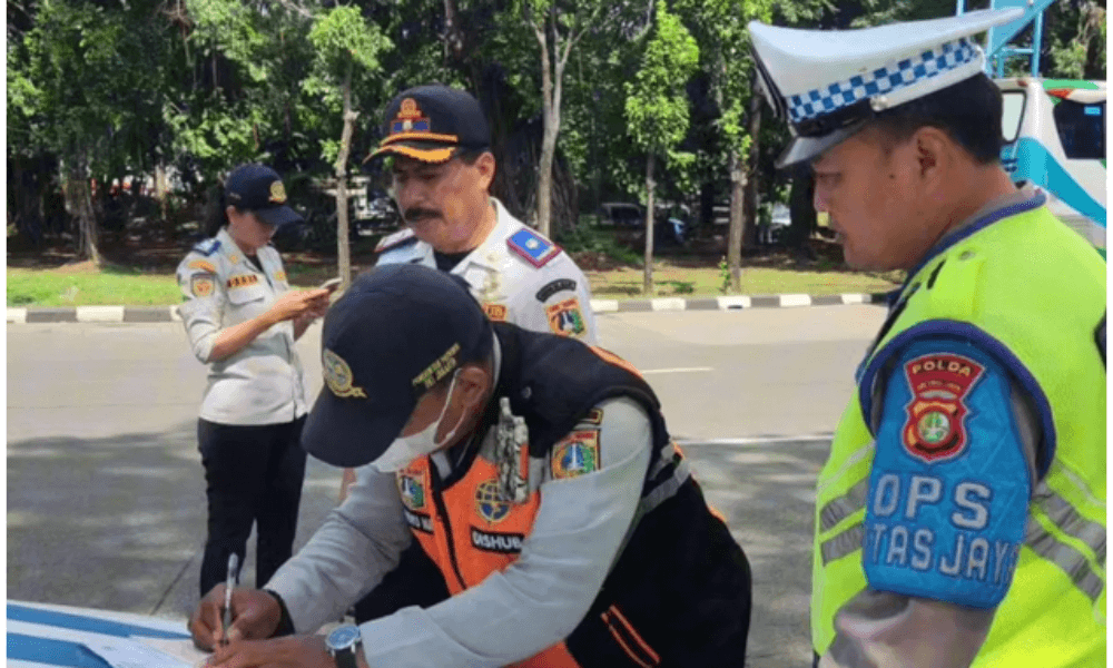 Terminal Kampung Rambutan Razia Angkutan Umum, Lima Kendaraan Ditilang