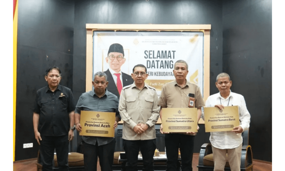 Menteri Kebudayaan Fadli Zon Serahkan Bantuan Tanggap Bencana bagi Warga dan Pelaku Budaya di Tiga Provinsi Sumatera