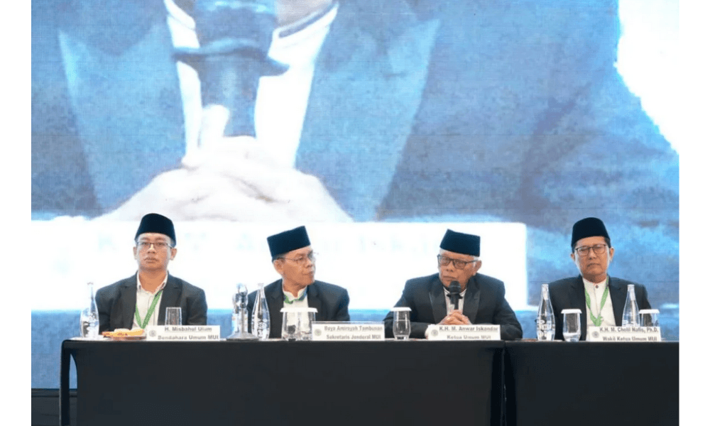 Ketua Umum MUI Anwar Iskandar Tekankan Keikhlasan dan Persatuan sebagai Pondasi Khidmah Pengurus Periode 2025–2030
