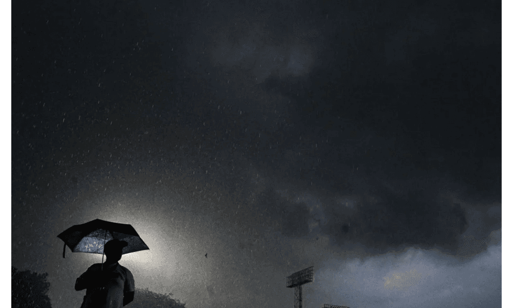 BMKG Prakirakan Hujan Guyur Seluruh Wilayah Jakarta Saat Hari Natal 2025