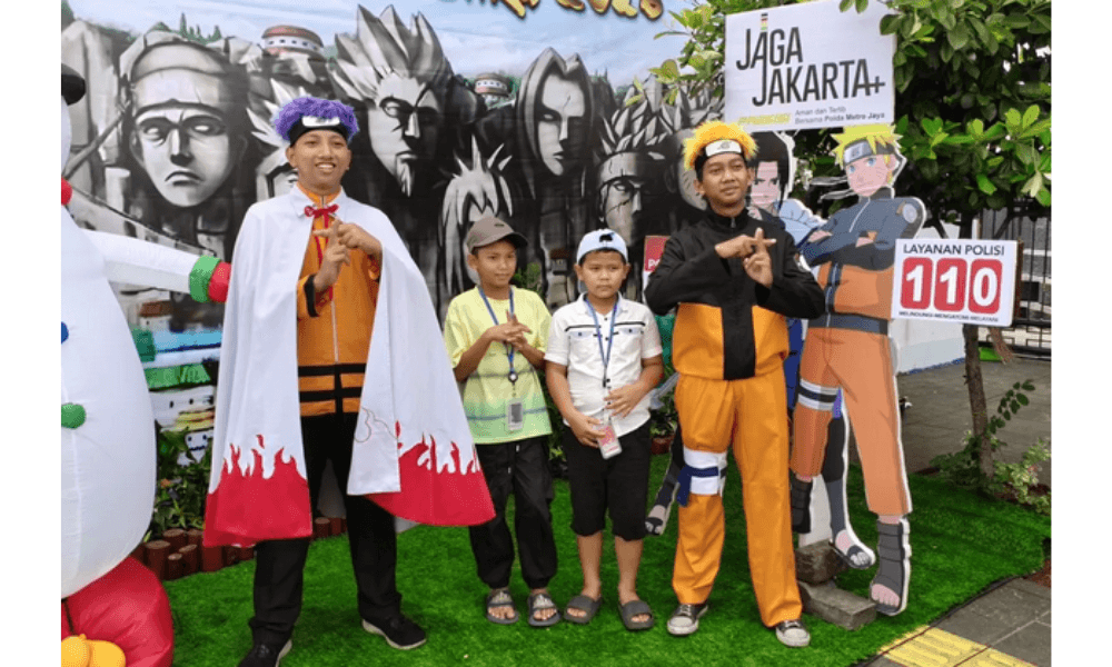 Polisi Berkostum Naruto Warnai Pengamanan Natal dan Tahun Baru di Kawasan Kota Tua Jakarta Barat