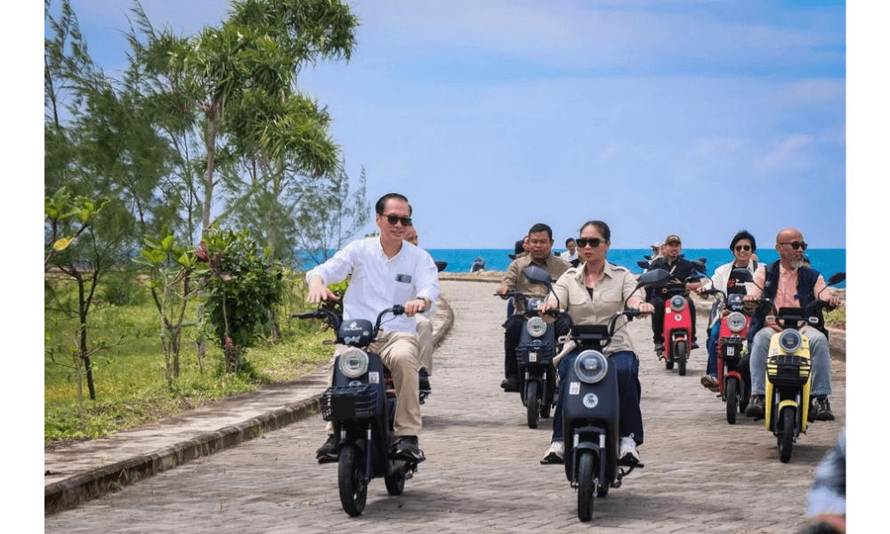 Tinjau Anyer Jelang Libur Nataru, Wamenpar Pastikan Keamanan Wisatawan dan Cegah Pungli