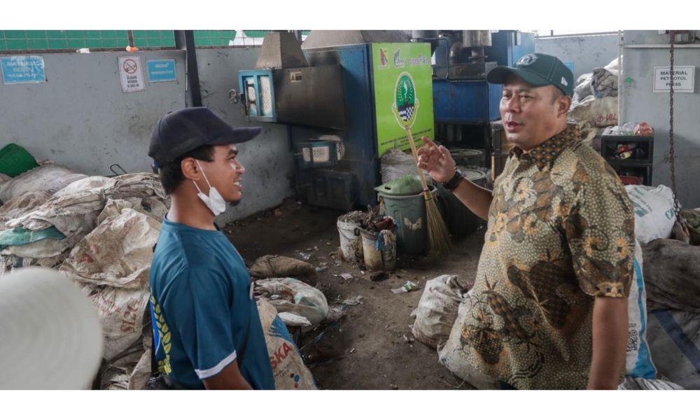 Cucun Ahmad Samsurijal Apresiasi Inovasi Anak Muda Desa Padangmukti yang Sulap Sampah Jadi Sumber Ekonomi