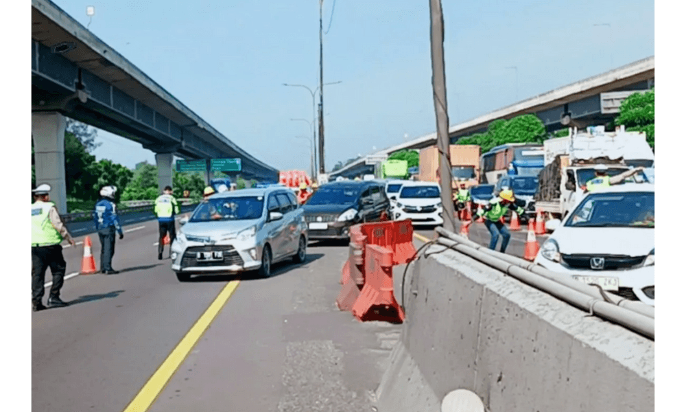Contraflow Diterapkan di Tol Jakarta-Cikampek untuk Urai Kepadatan Libur Natal dan Tahun Baru
