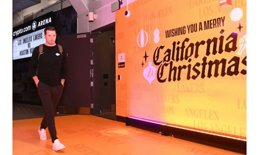 Beri Hadiah Natal, Pelatih Lakers Minta Anak-Anaknya Tulis Esai Persuasif